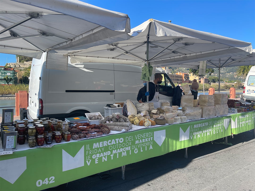 Ventimiglia markt kaas formaggio shop