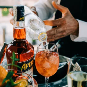 8 verfrissende italiaanse cocktails om de zomer door te komen